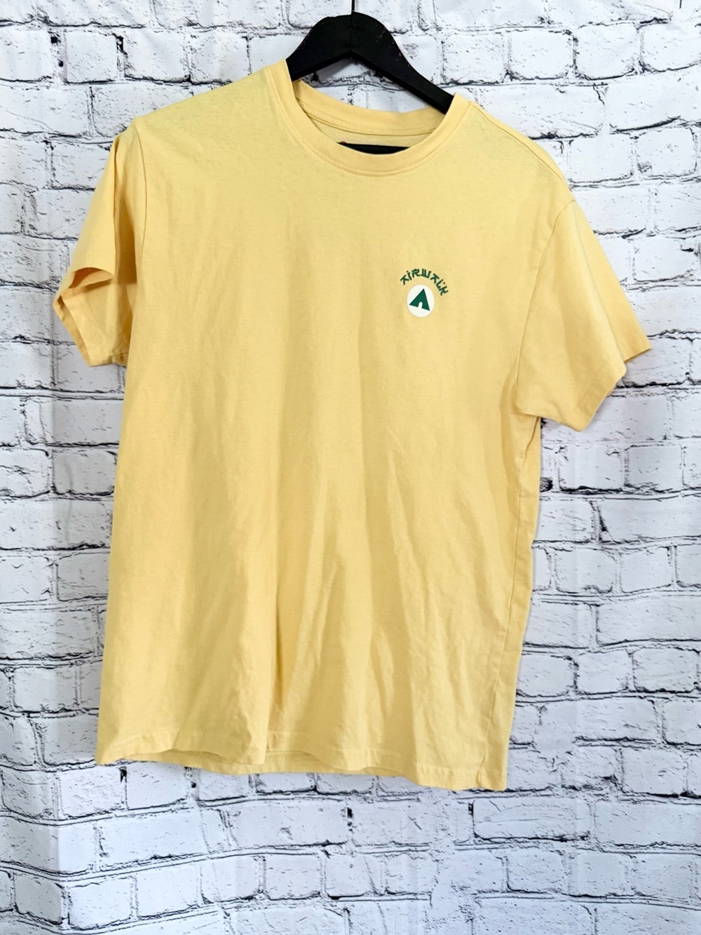 AIRWALK. Yellow men’s graphic T-shirt. Size S